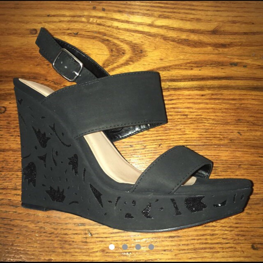 Black Platform Wedge Heels 💋